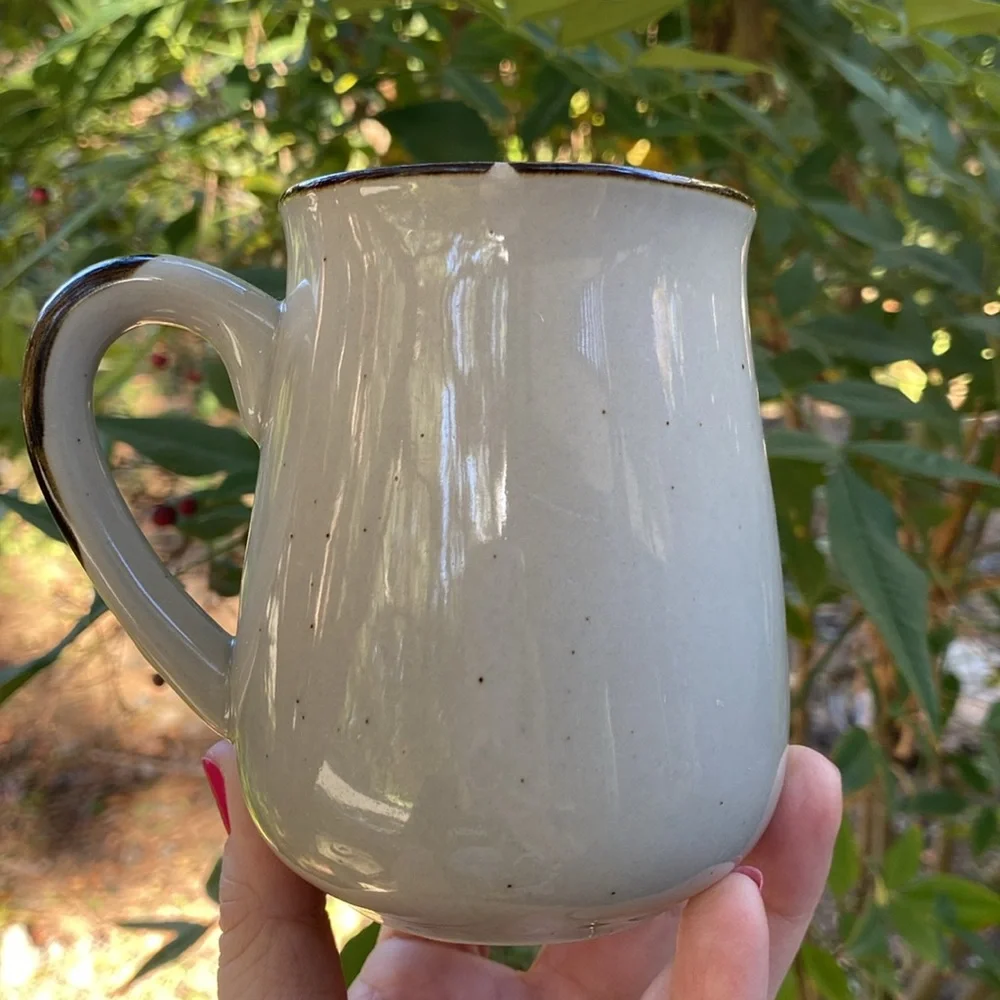 Set of 2 vintage stoneware mugs with floral hand painted designs - Picture 3 of 16
